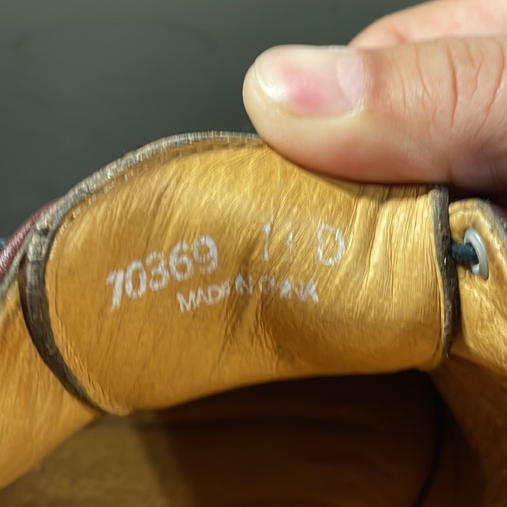 Florsheim casual Oxford shoes. - Picture 9 of 11